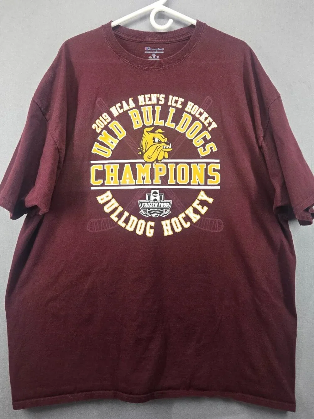 Champion UMD Bulldog 2019 NCAA Ice Hockey Champions T-Shirt, Maroon, Men's 3XL - Picture 1 of 4